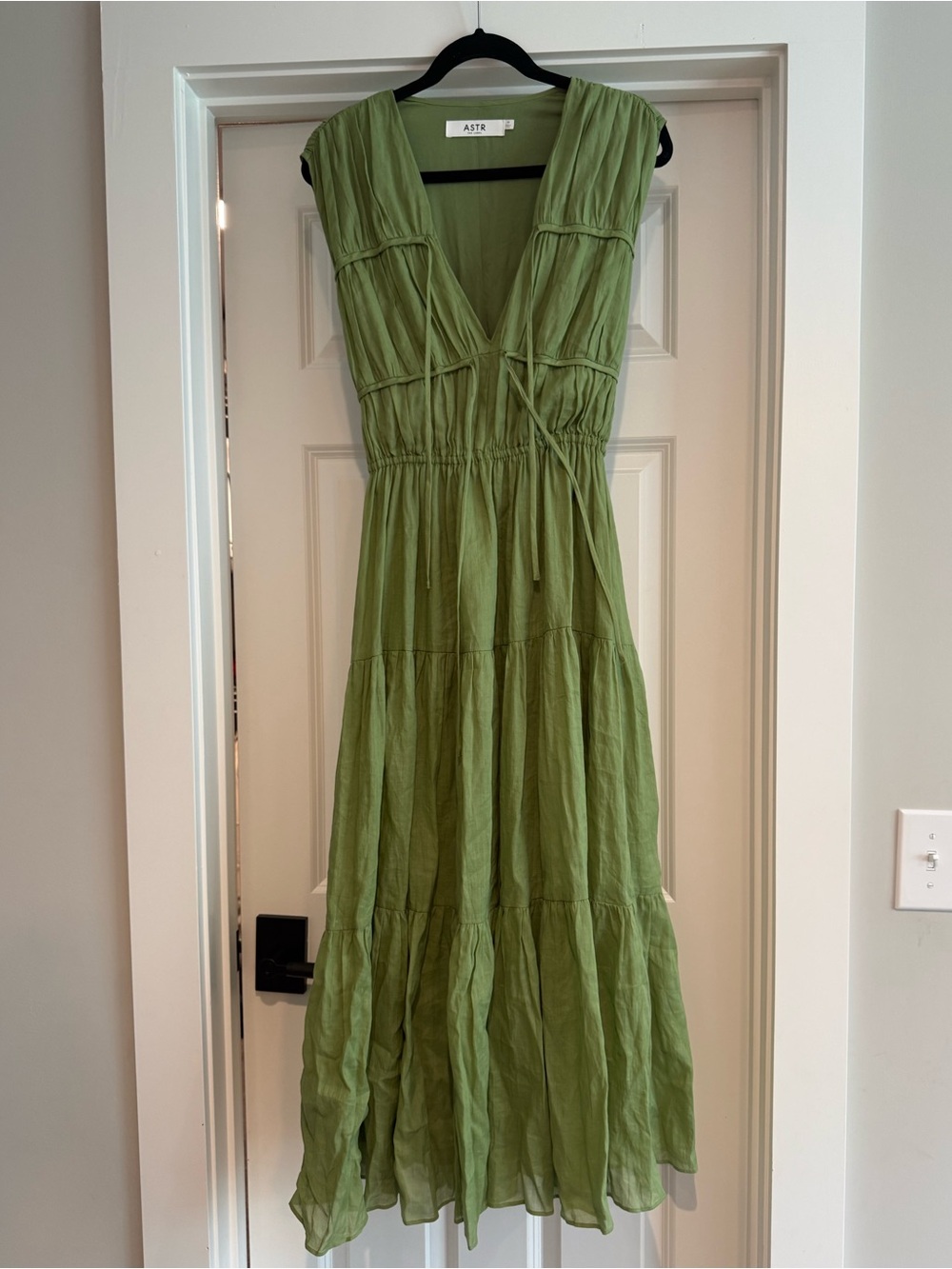 ASTR Olive Green Tiered Maxi Dress size Small